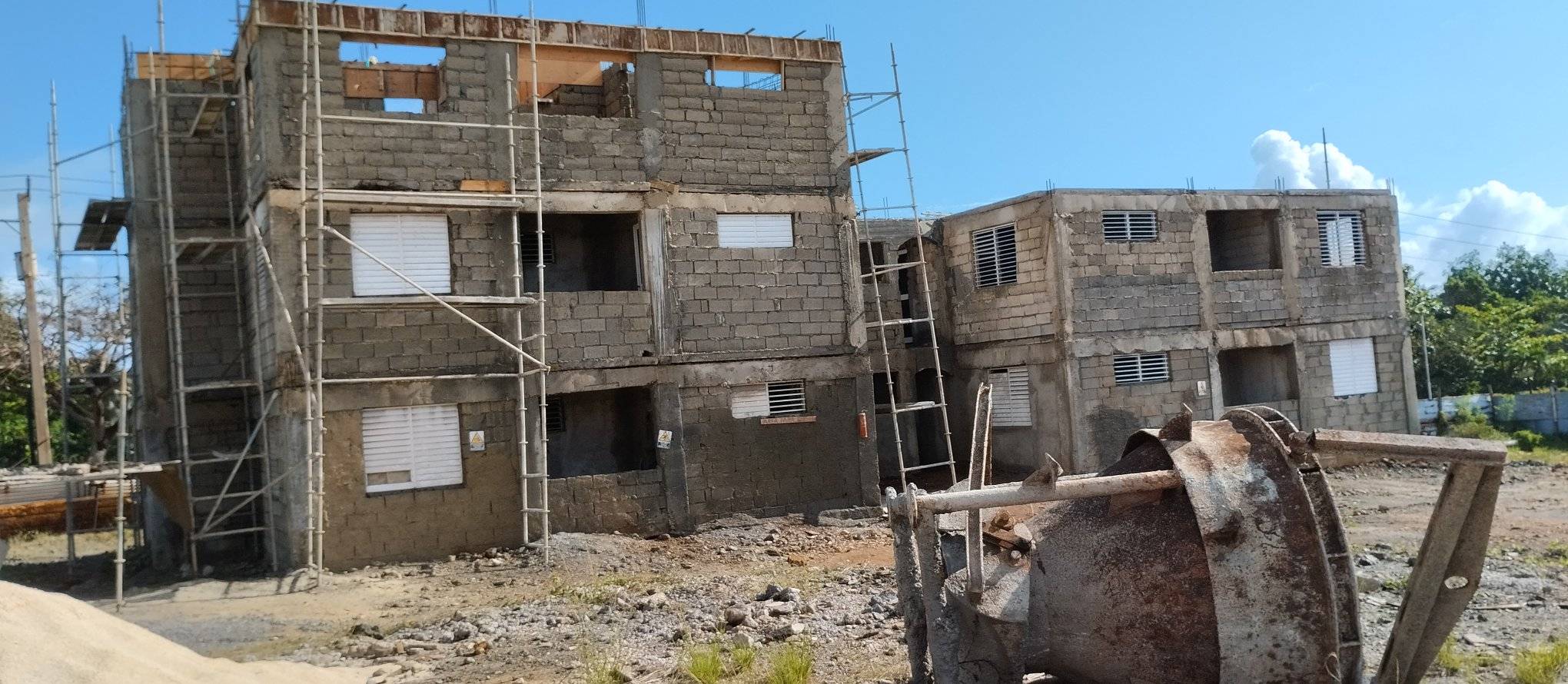 Moa: Presidente de la Asamblea Municipal del chequea  obras comprometidas en el Plan de vivienda 
